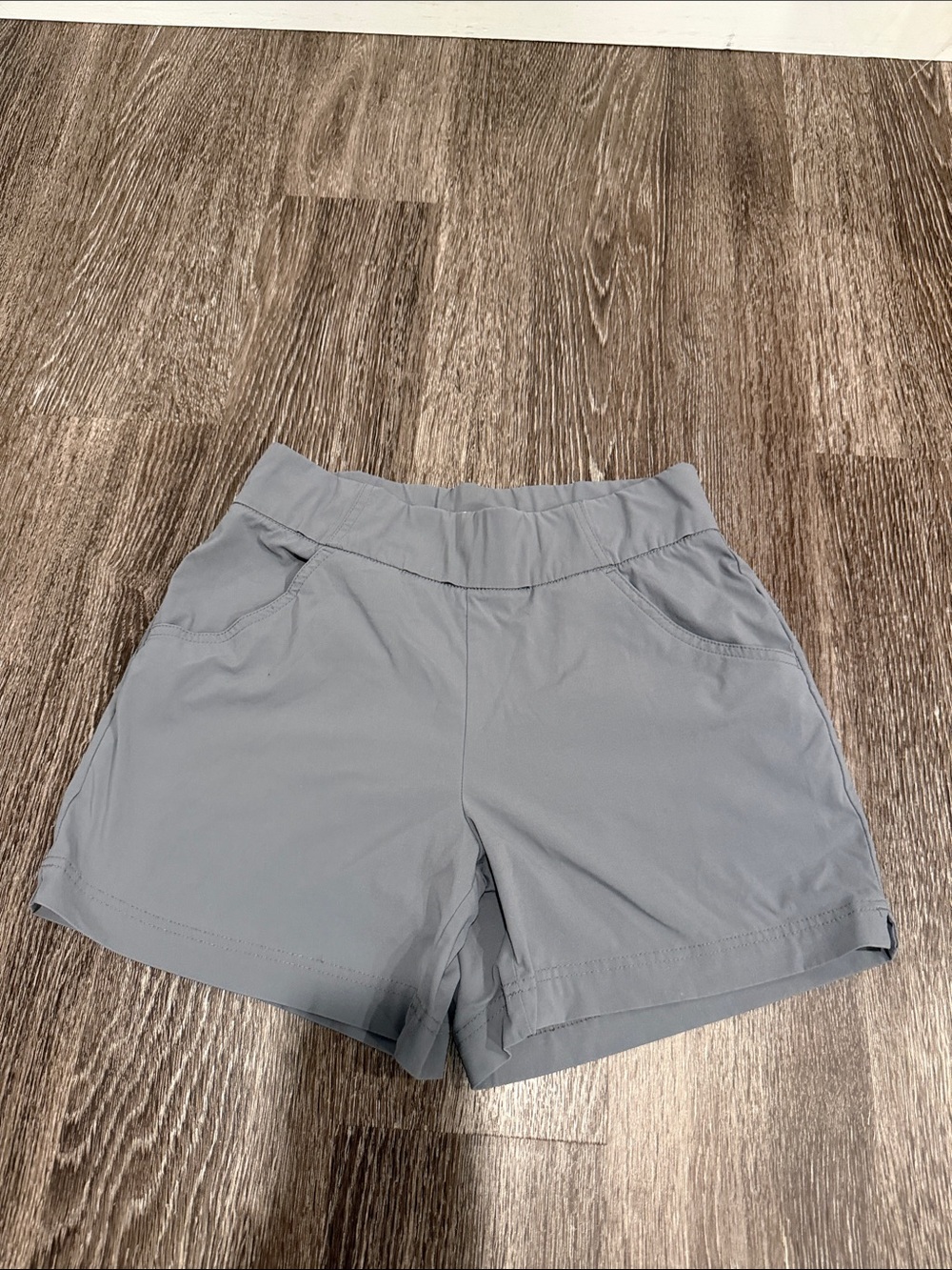 Columbia Women's Light Gray Athletic Shorts size- small